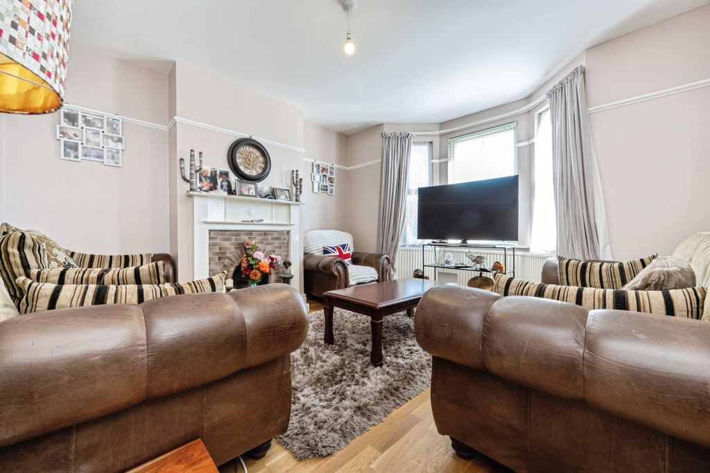 Property photo 3 of 19