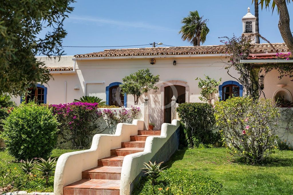 Property photo 1 of 31 Charming Traditional Villa With Heated Pool And Garden, Alga