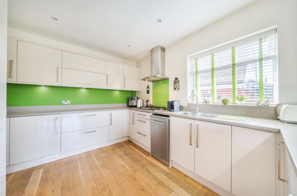 Property photo 3 of 28 1298544-4-683042B...