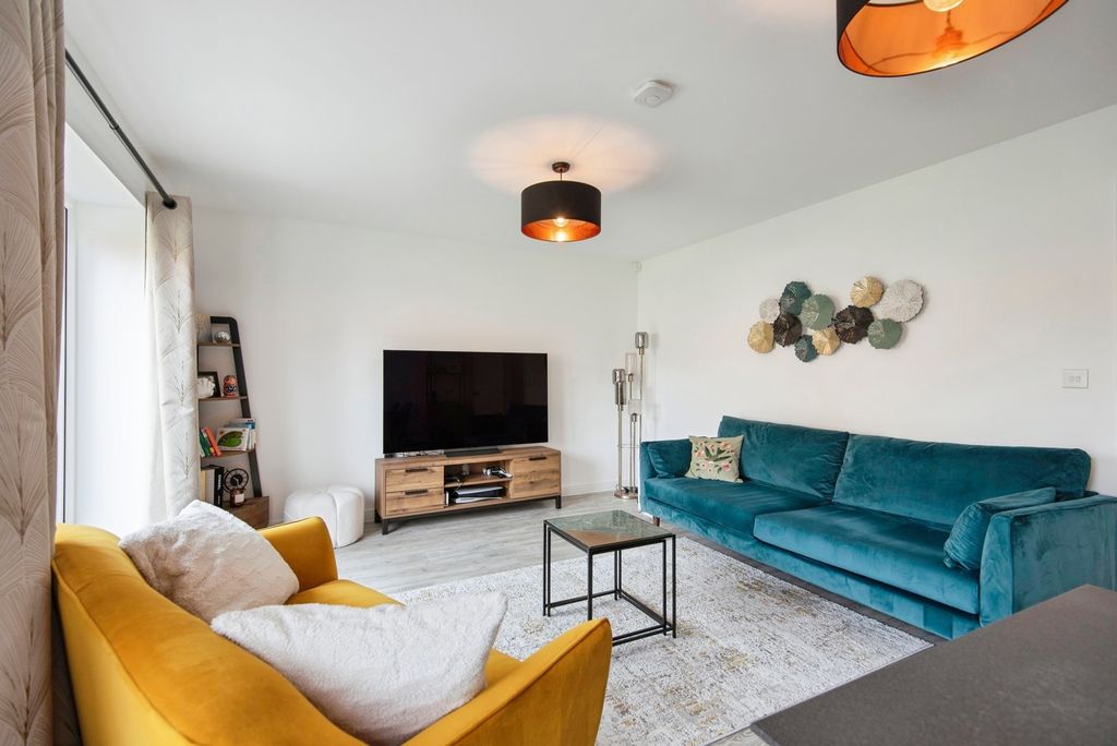 Property photo 2 of 24 Living Room