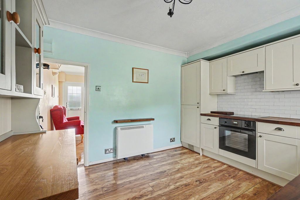 Property photo 3 of 32
