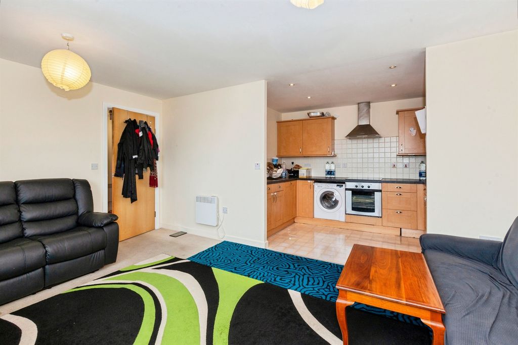 Property photo 3 of 17