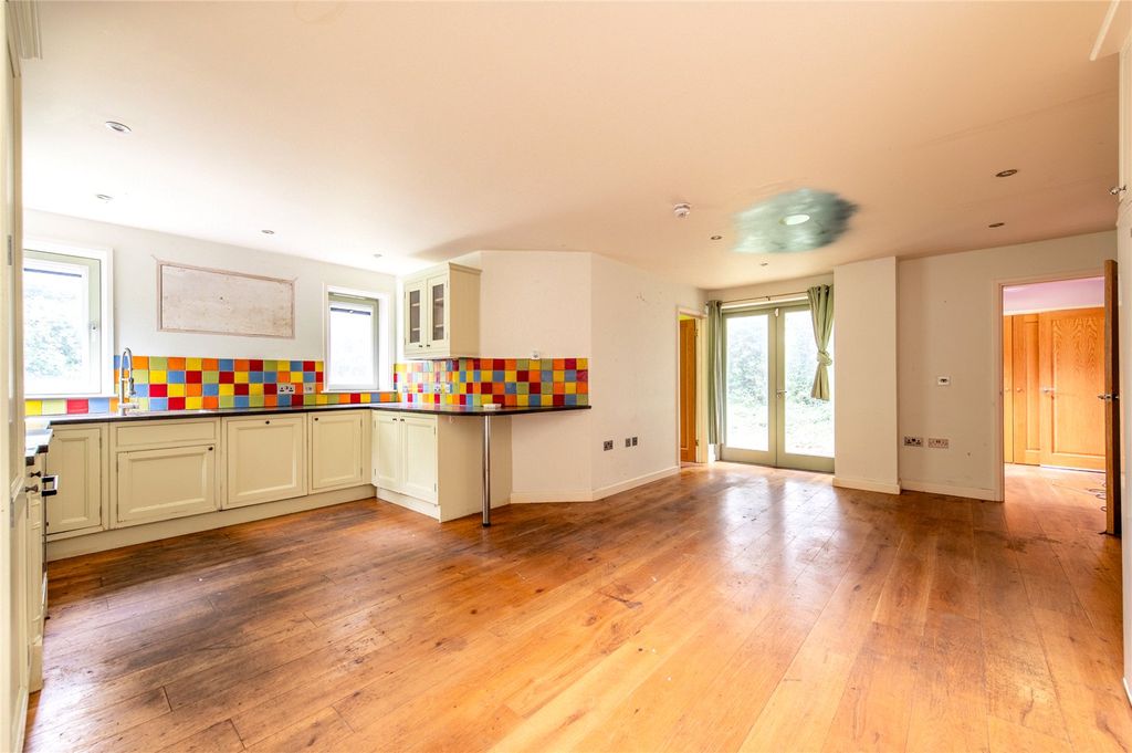 Property photo 3 of 32 Picture No. 14
