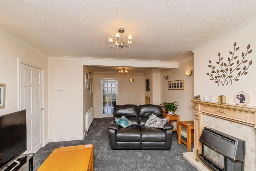 Property photo 3 of 17 Photo