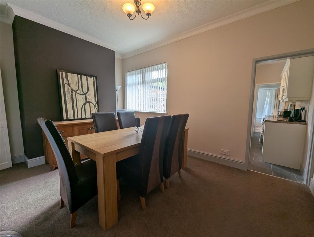 Property photo 3 of 10 Dining Room