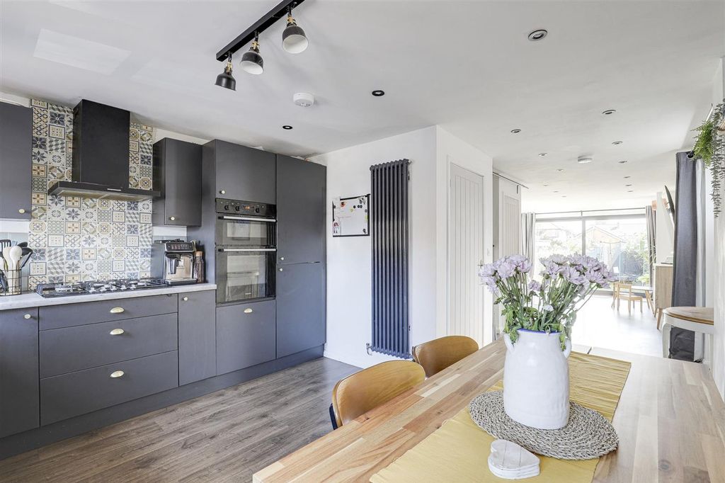 Property photo 3 of 21