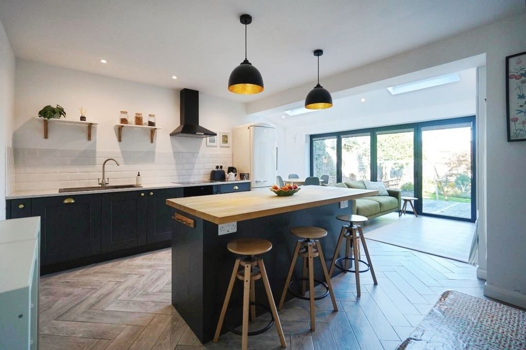 Property photo 3 of 19 Pbox-Img.Jpg