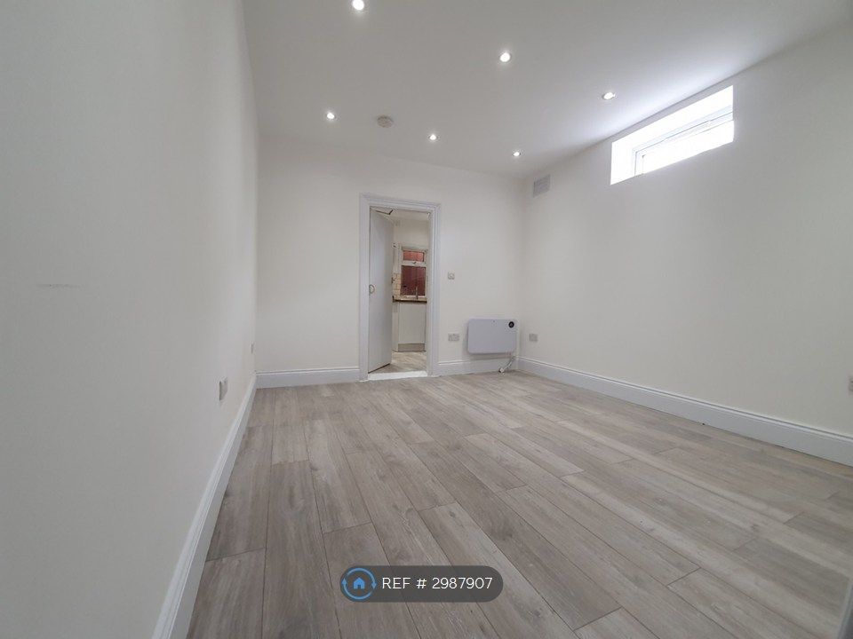 Property photo 1 of 4 Living Space
