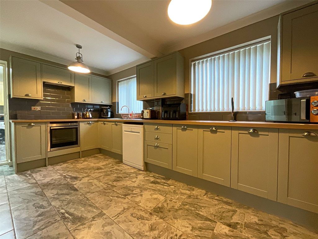 Property photo 3 of 23 Picture No. 17