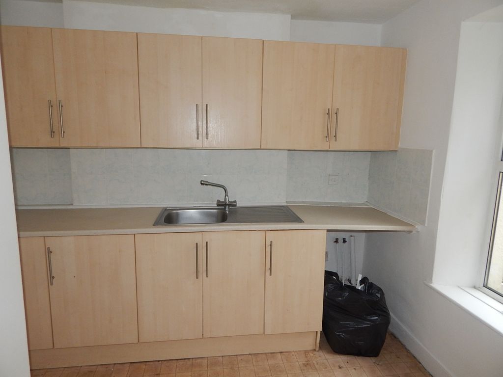 Property photo 2 of 5 Kitchen