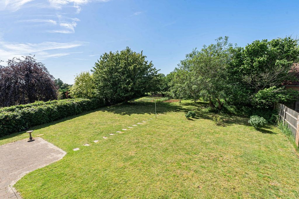 Property photo 2 of 24 Garden