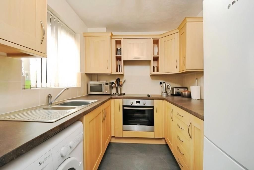 Property photo 3 of 8 Kitchen