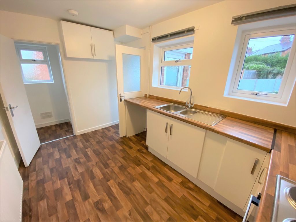 Property photo 3 of 11 Kitchen