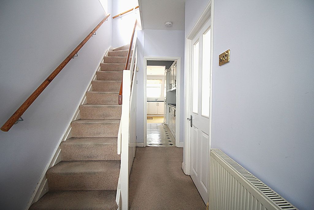 Property photo 2 of 18 Entrance Hallway