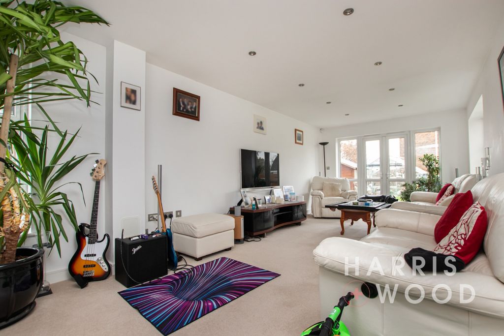 Property photo 2 of 31 5214121