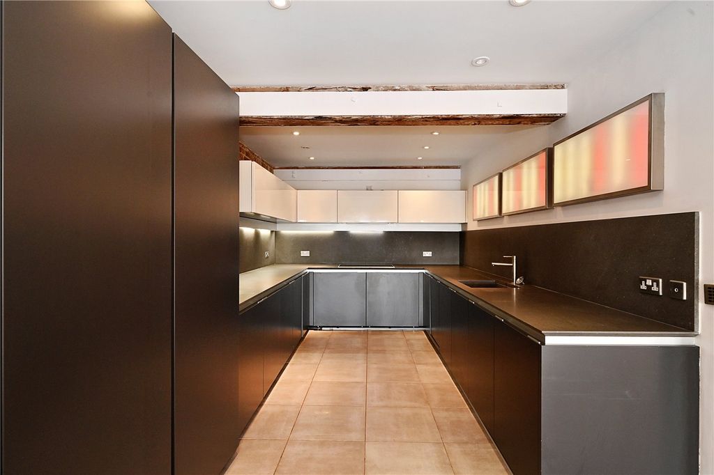 Property photo 3 of 14 Kitchen