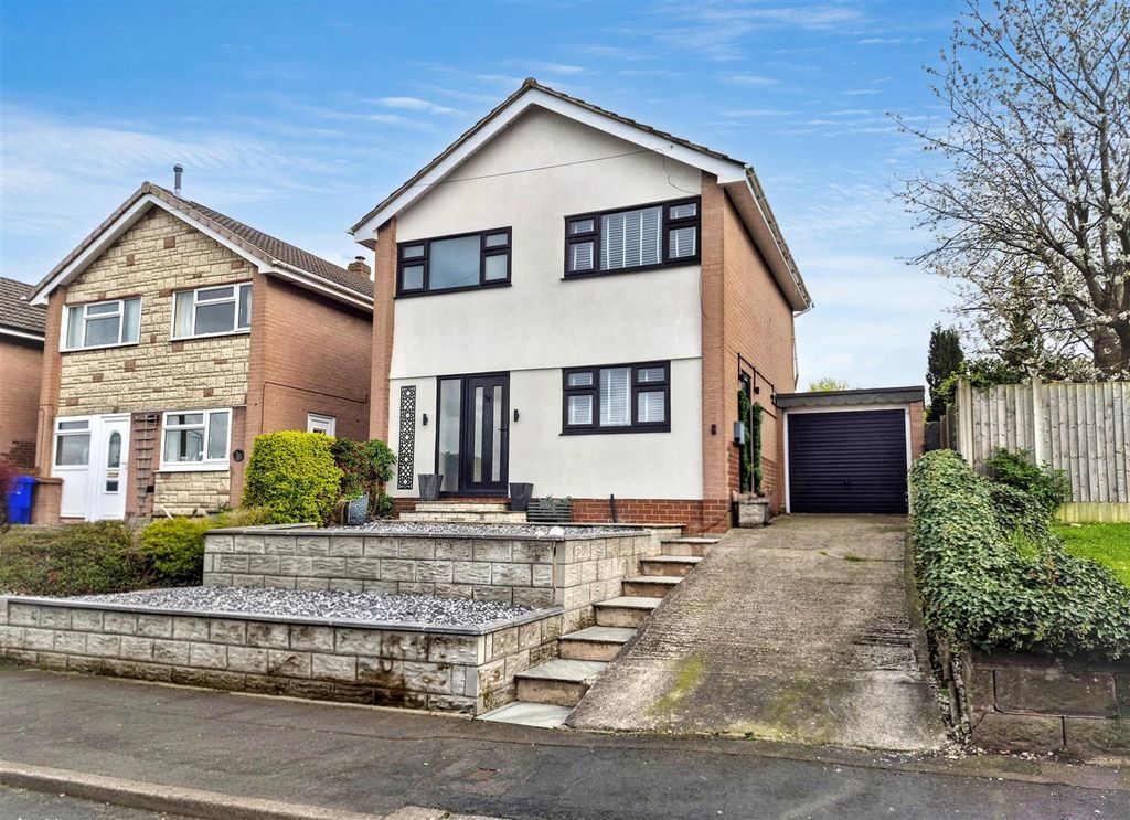 Property photo 1 of 44 Outside