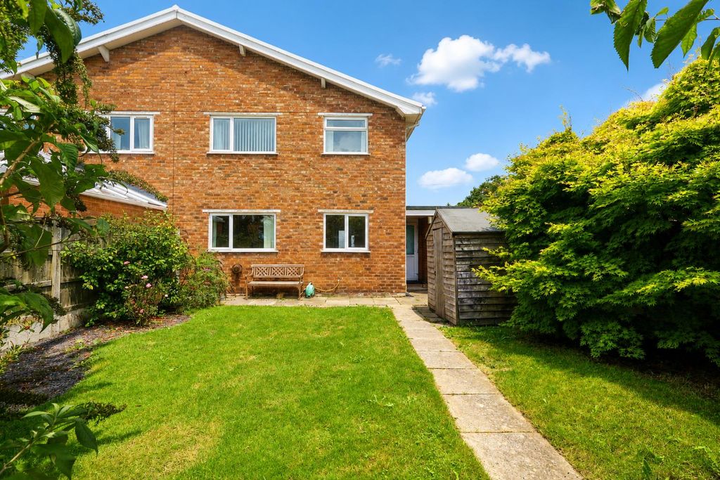 Property photo 2 of 11 Externally