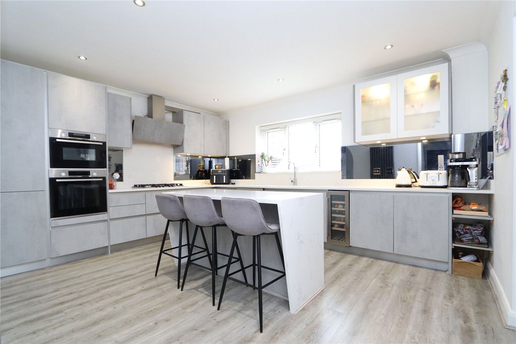 Property photo 2 of 21 Picture No. 14