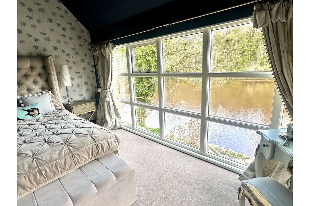 Property photo 1 of 40