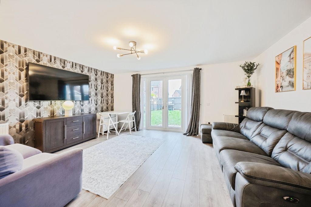 Property photo 3 of 30 11Foxglovegrove-33