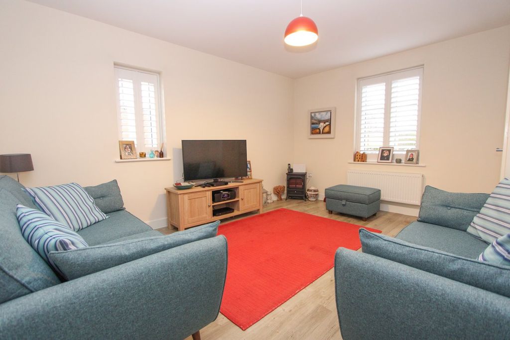 Property photo 2 of 25