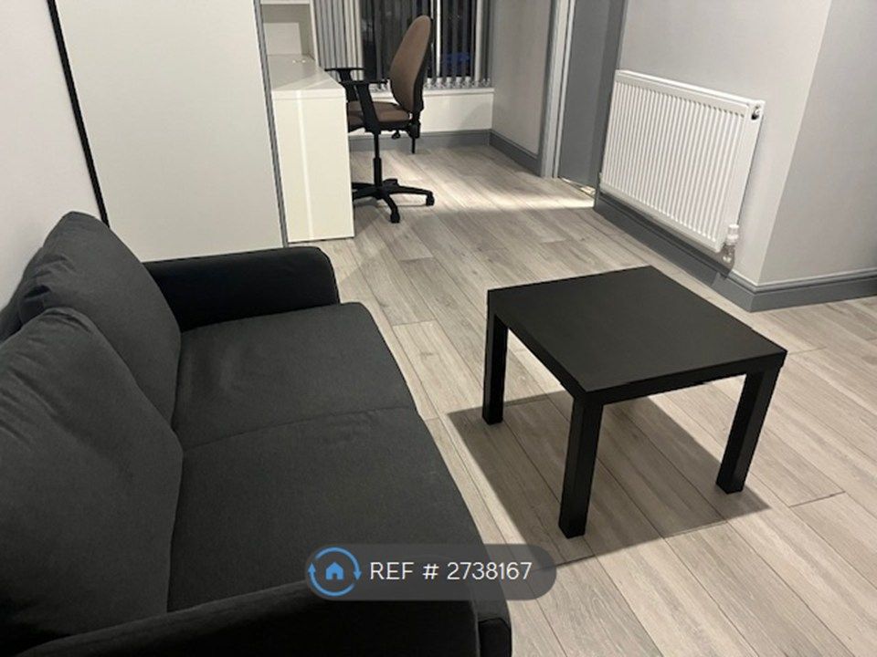 Property photo 1 of 12 Large Double Room With Office Space