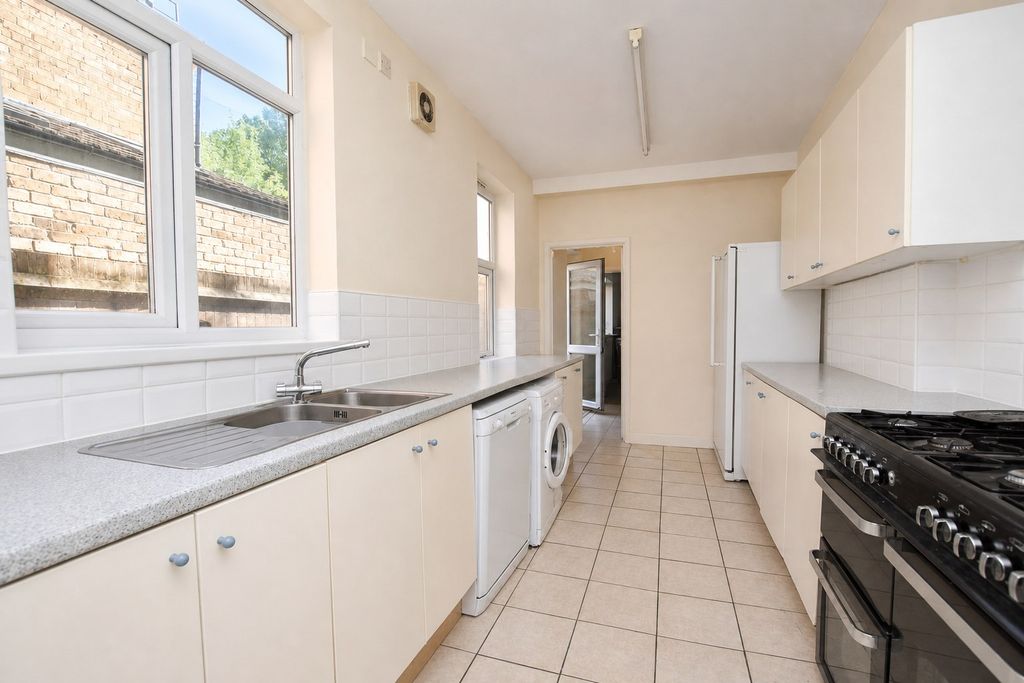 Property photo 2 of 14 Approach