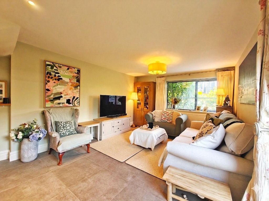 Property photo 3 of 21 Picture 3