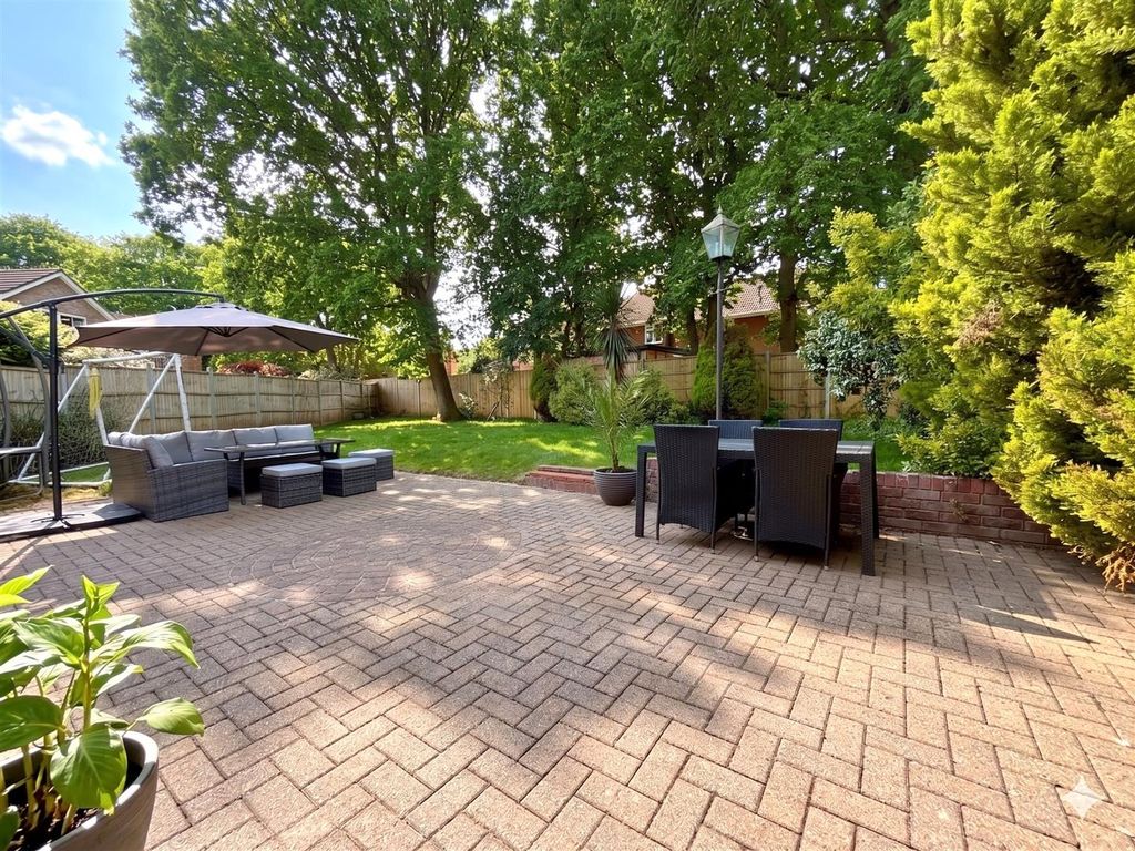Property photo 2 of 18 Garden.Jpg
