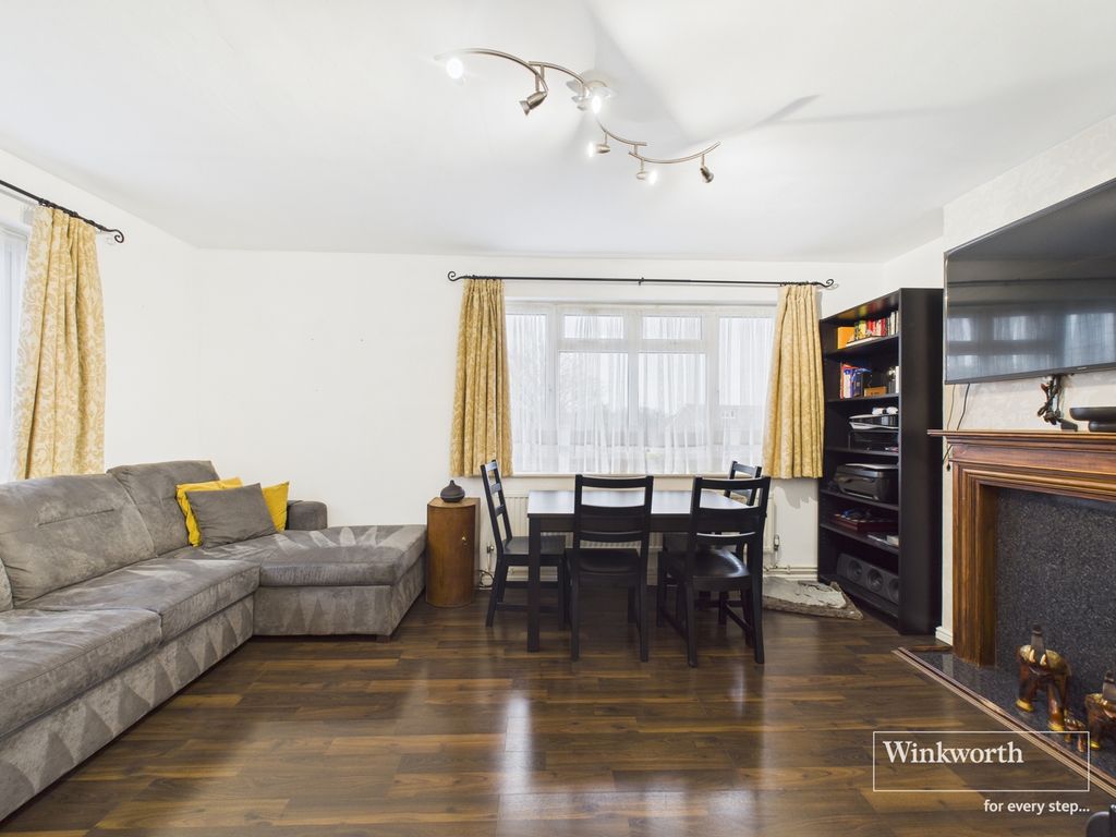 Property photo 1 of 8 Lounge