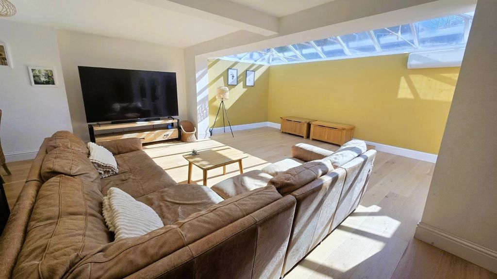 Property photo 2 of 22 Picture No. 38