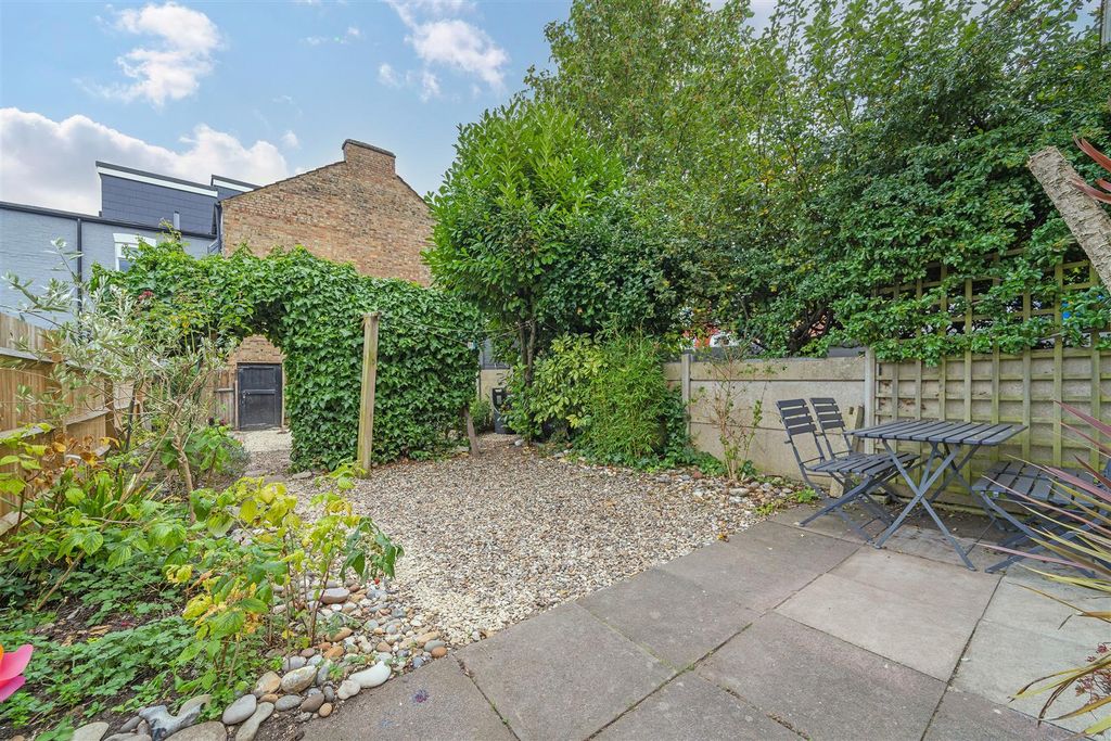 Property photo 3 of 12