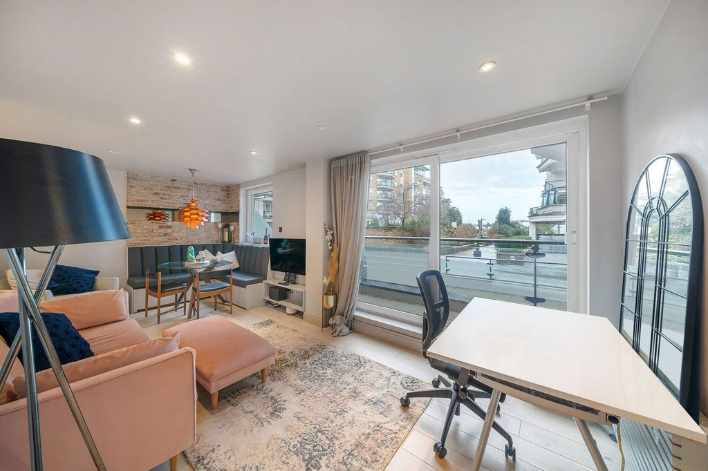 Property photo 1 of 2