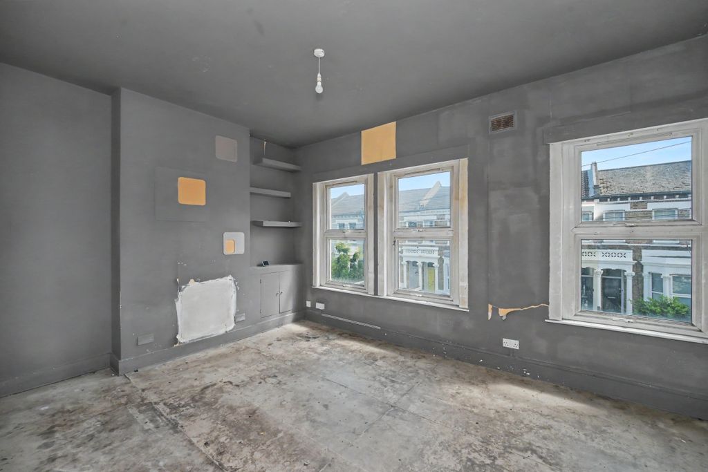 Property photo 2 of 11 Flat B, 35 Solon Road, Brixton, London, Sw2 5Uu