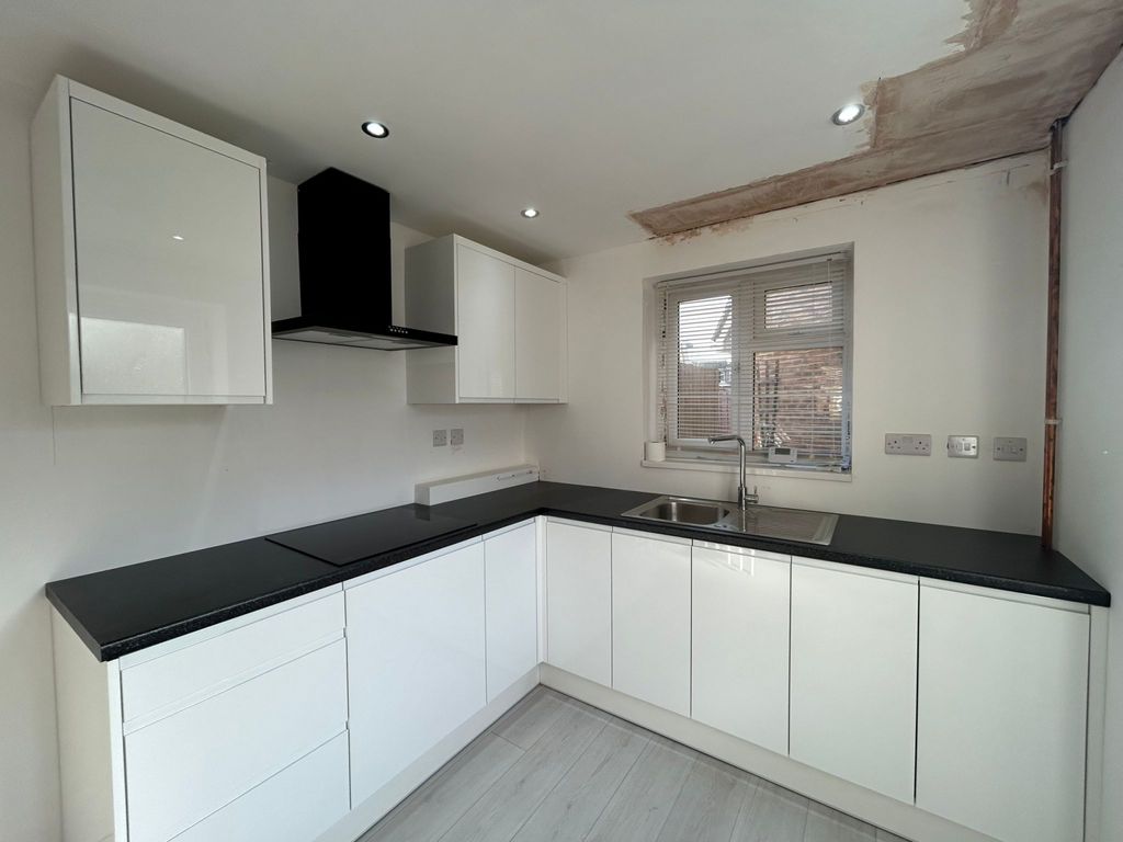 Property photo 1 of 8 3 Bed Semi-Detached House To Rent Patching Way, Hayes Ub4