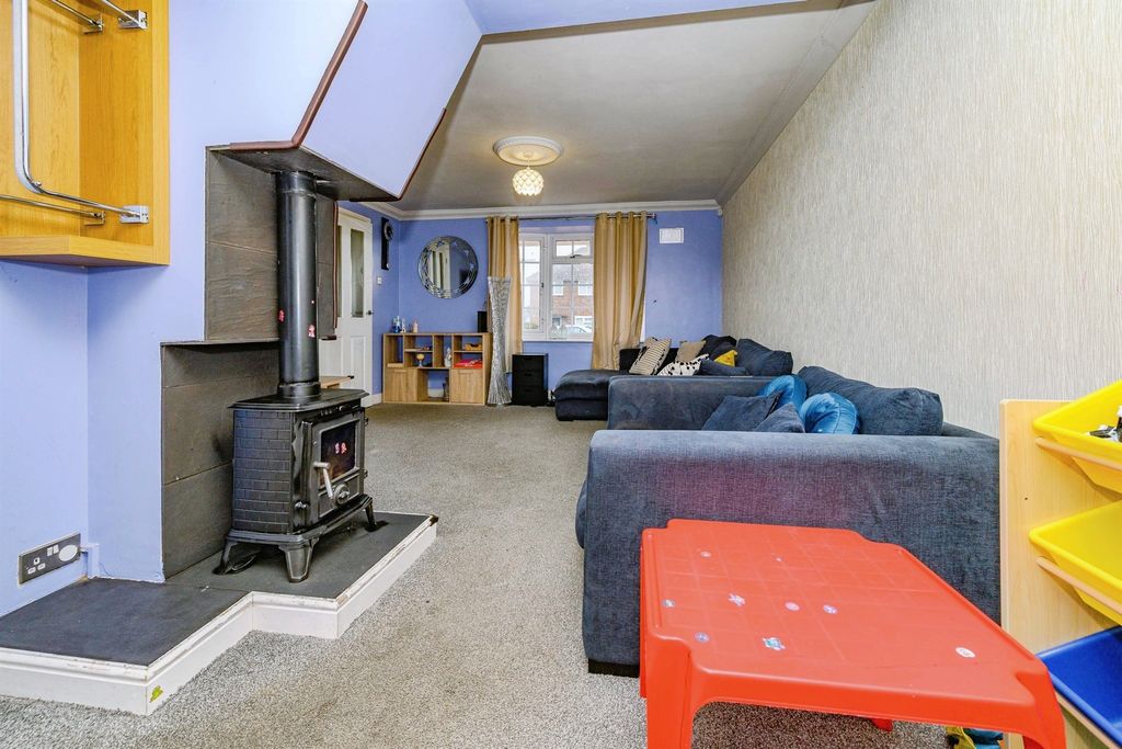 Property photo 3 of 17