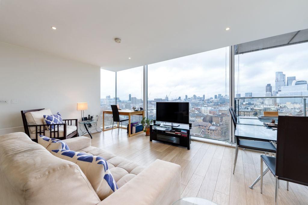 Property photo 3 of 16 Empire Square Wes...