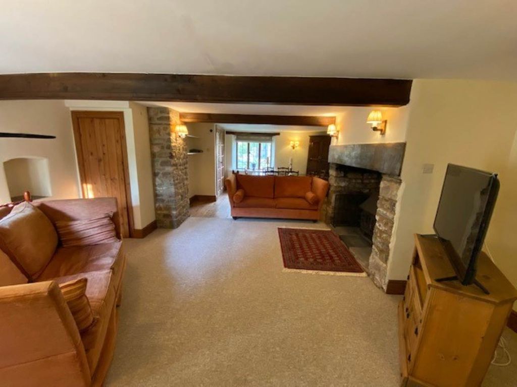 Property photo 2 of 18 Lounge 1