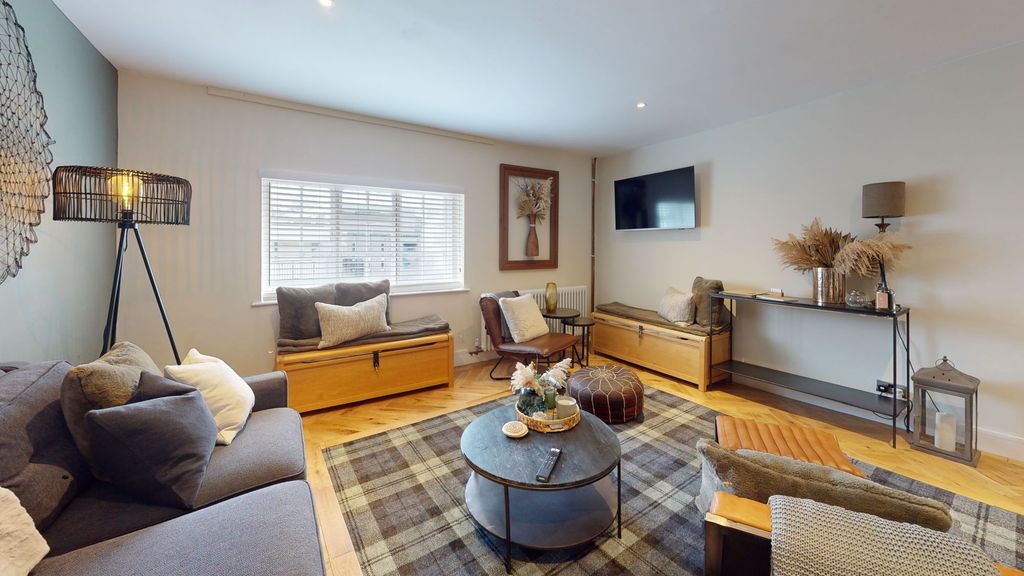 Property photo 3 of 8