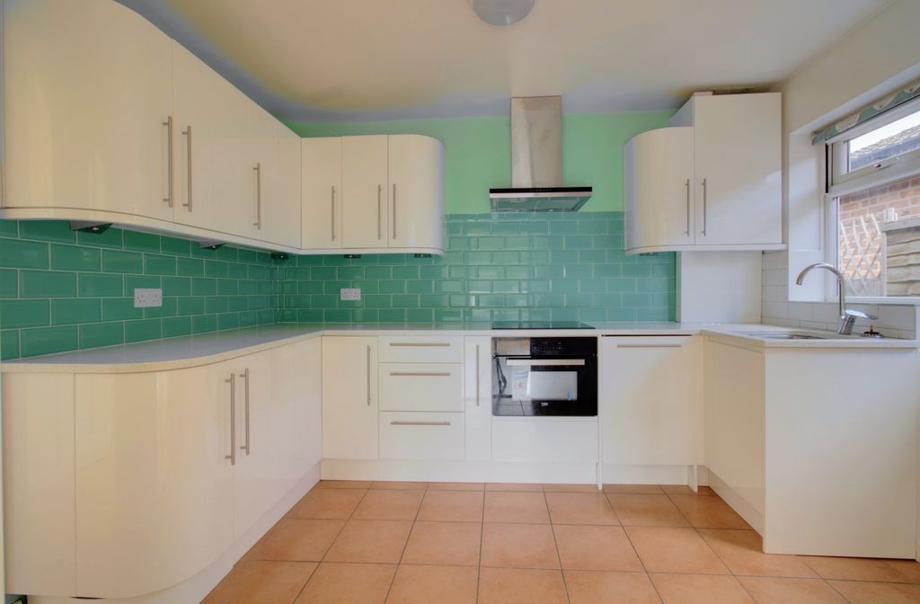 Property photo 3 of 12 Kitchen - Woodcote Avenue - Matt Clinton Ewemove K