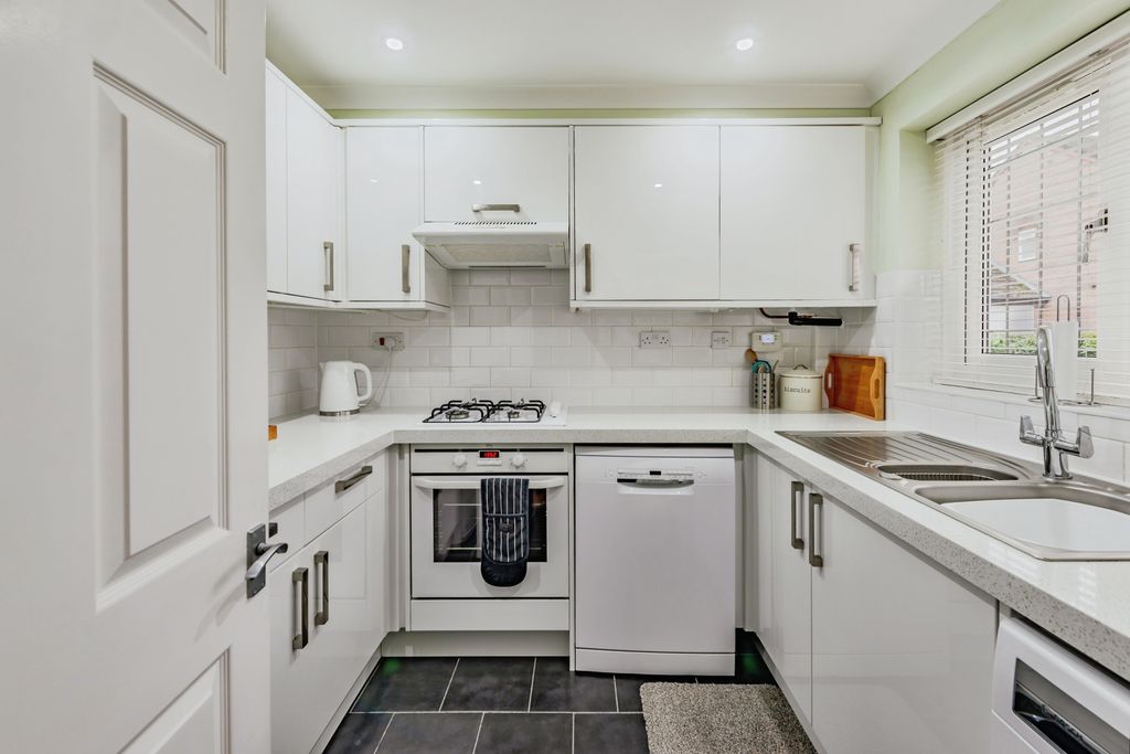 Property photo 3 of 16 Kitchen