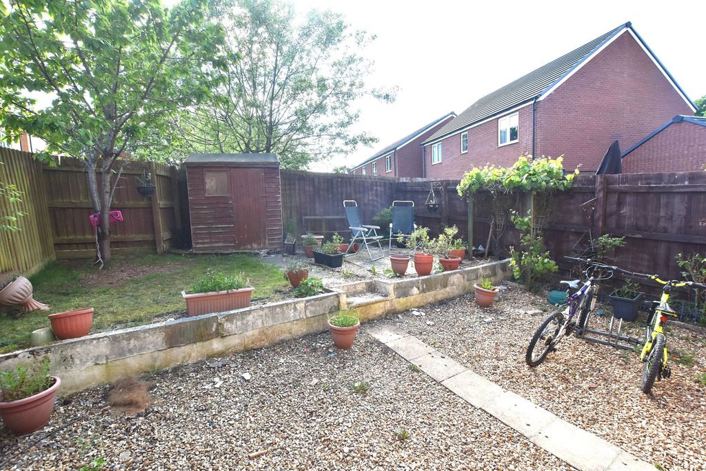 Property photo 2 of 12 Garden
