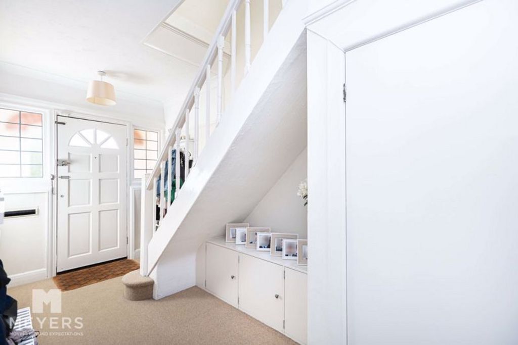 Property photo 2 of 27