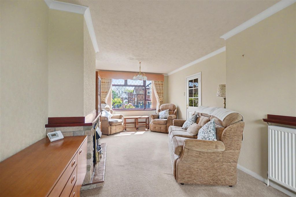 Property photo 2 of 27 Lounge/Diner