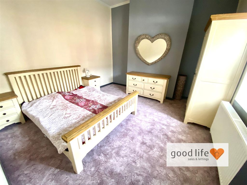 Property photo 3 of 12 20251017_122658937_Ios25Houghtonstreet.Jpg