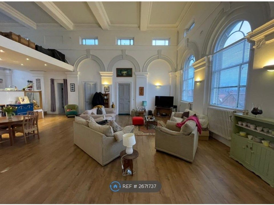 Property photo 3 of 13 Lounge