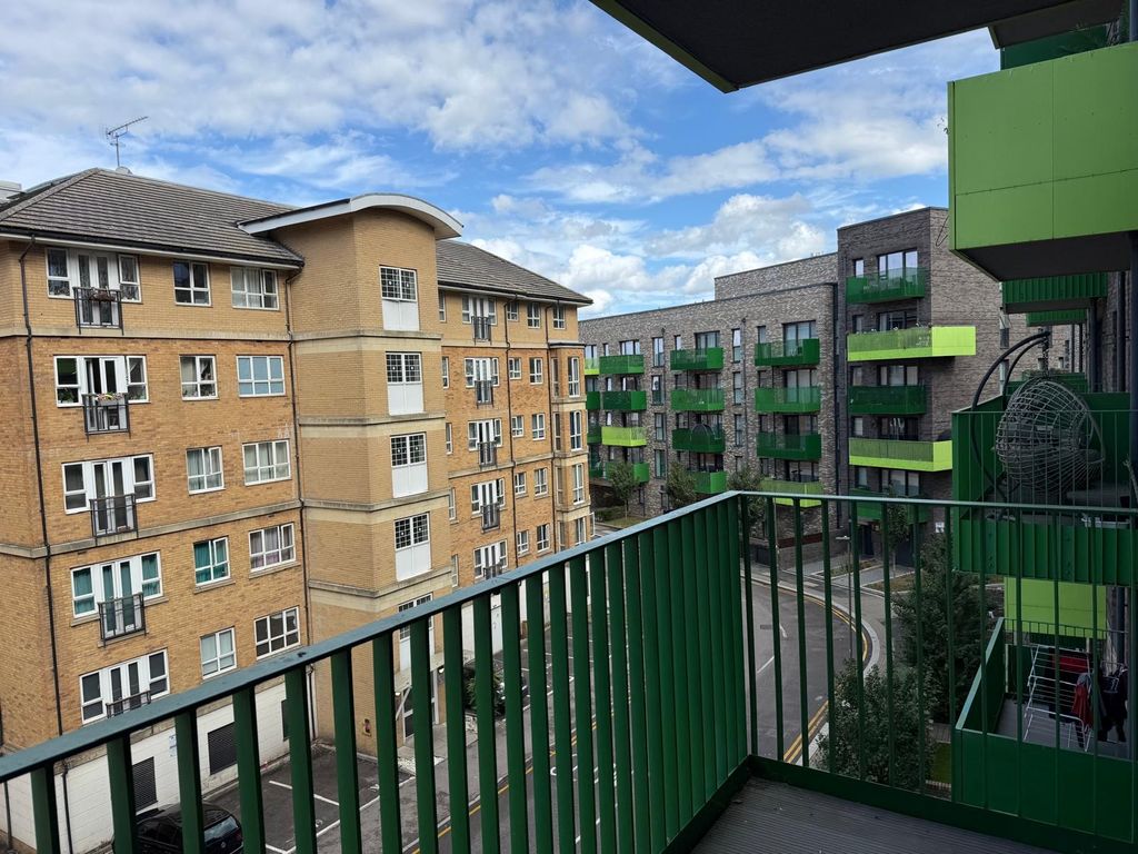 Property photo 2 of 11 Balcony