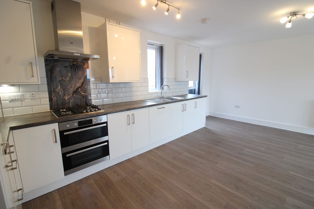 Property photo 3 of 9 Kitchen