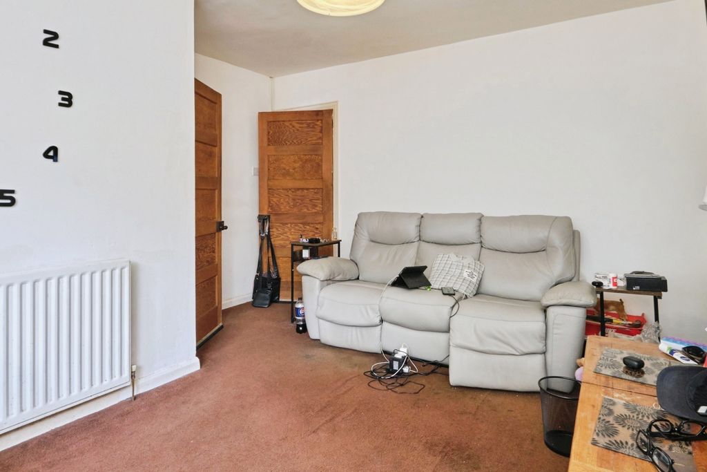 Property photo 2 of 20